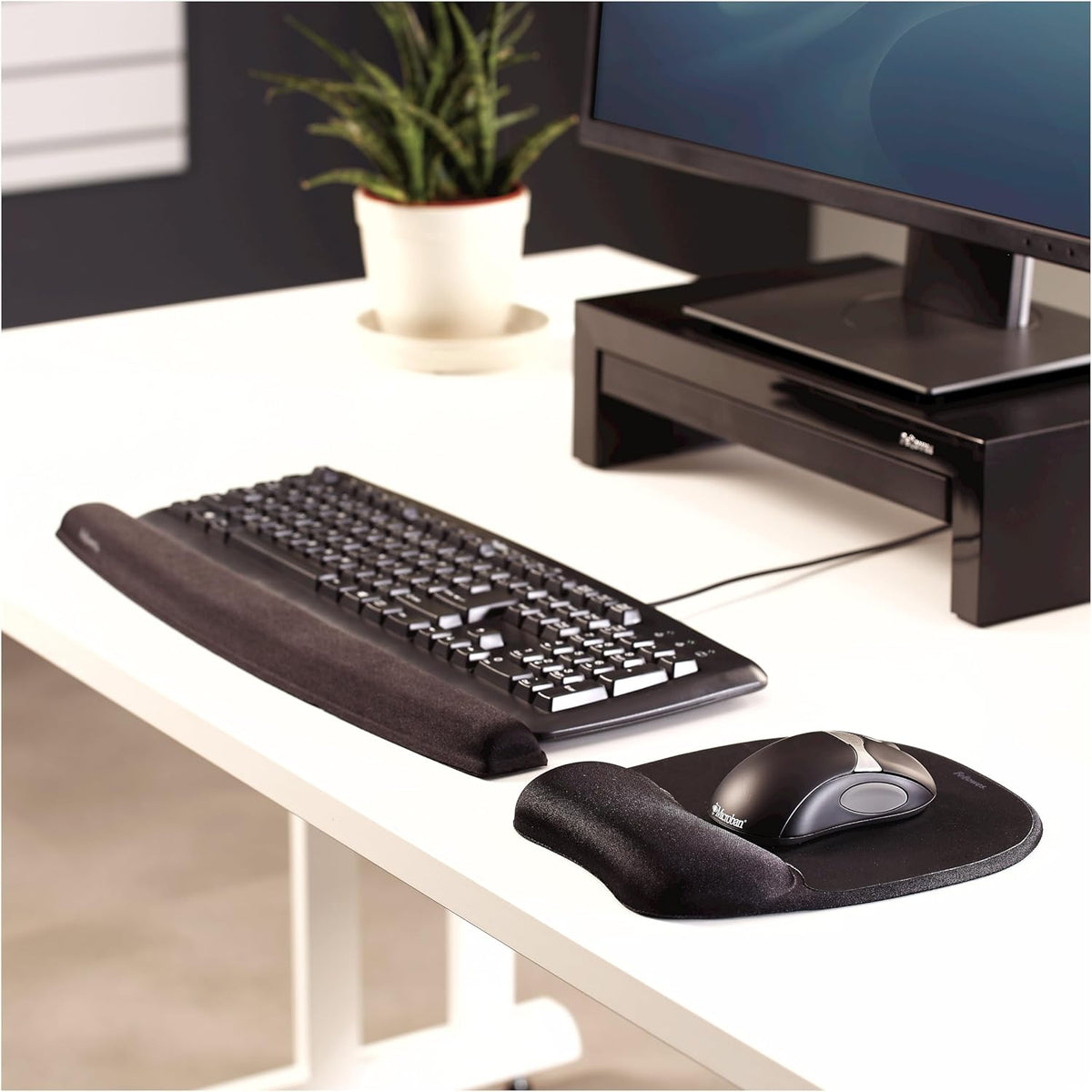 Fellowes Memory Foam Mouse Pad/Wrist Rest- Black (9176501)